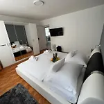 Matijas, 3 Bedroom With Terrace And Parking * Split