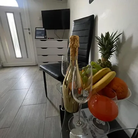Matijas, 3 Bedroom With Terrace And Parking Apartman *