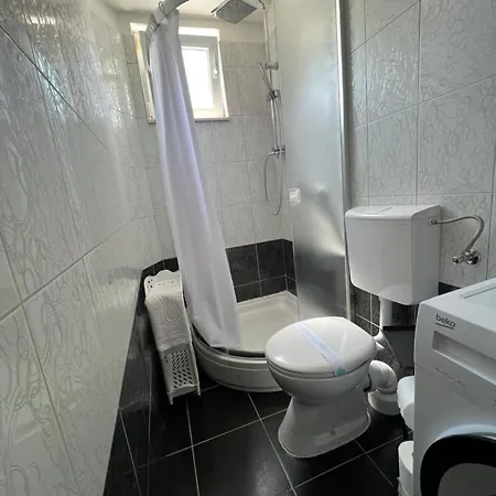 Matijas, 3 Bedroom With Terrace And Parking Apartmán *