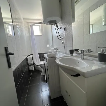 Apartmán Matijas, 3 Bedroom With Terrace And Parking *