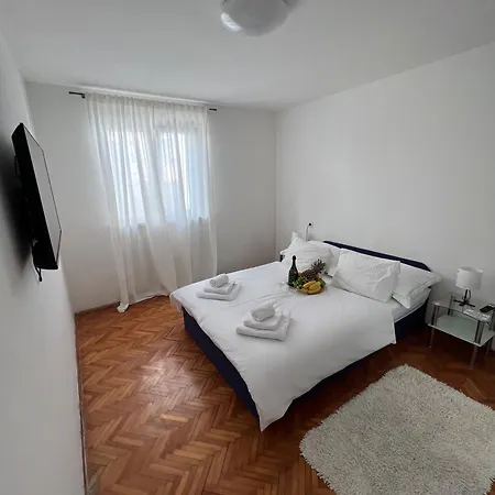 Matijas, 3 Bedroom With Terrace And Parking