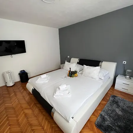 Apartmán Matijas, 3 Bedroom With Terrace And Parking