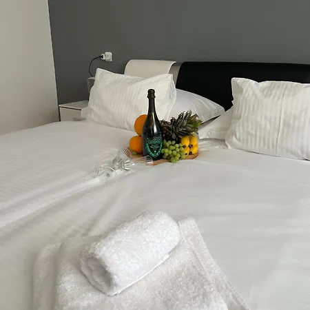Matijas, 3 Bedroom With Terrace And Parking Apartmán *